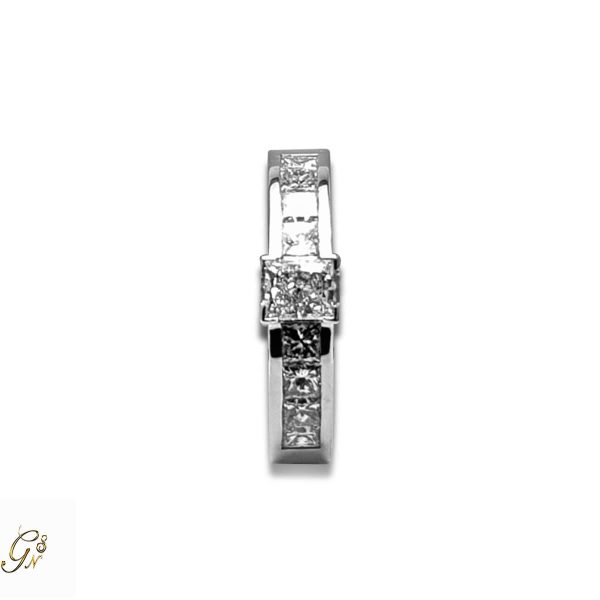 Vacker ring med stor diamant